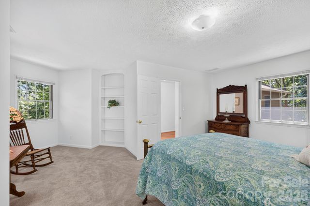 200 Newman Drive, Hendersonville, NC 28792