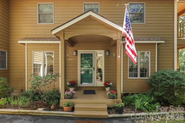 200 Newman Drive, Hendersonville, NC 28792