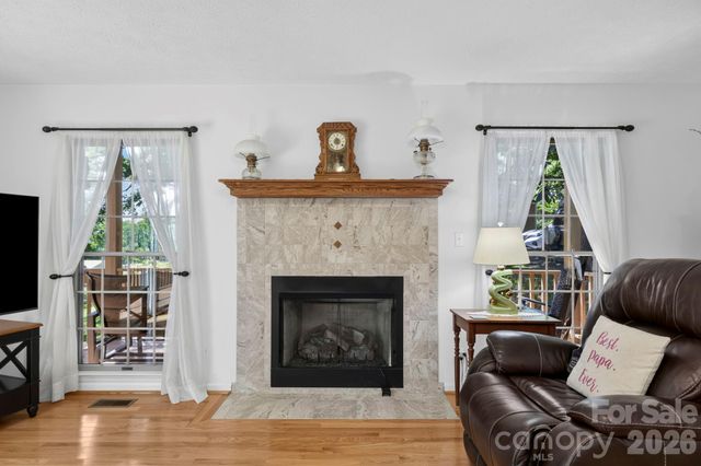 200 Newman Drive, Hendersonville, NC 28792