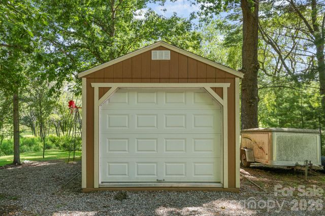 200 Newman Drive, Hendersonville, NC 28792