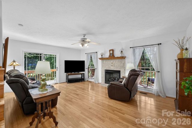 200 Newman Drive, Hendersonville, NC 28792