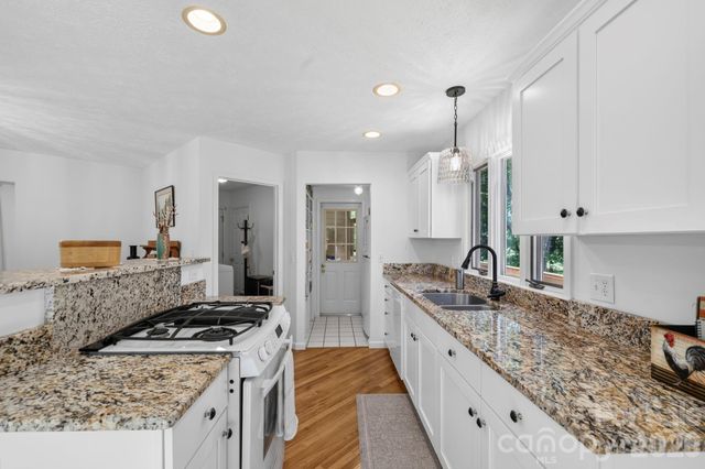 200 Newman Drive, Hendersonville, NC 28792