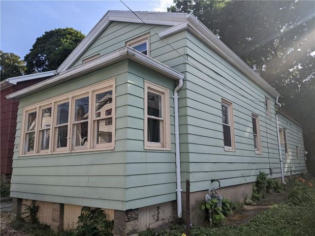 27 Leavenworth Street, Rochester, NY 14613