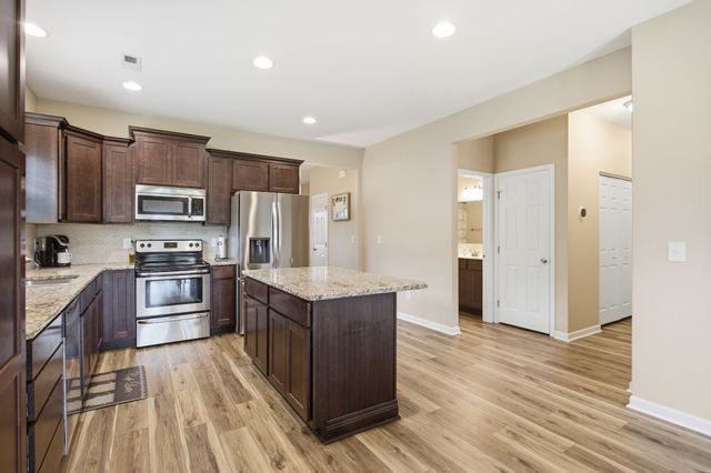216 Woodsong Ln, Columbia, TN 38401