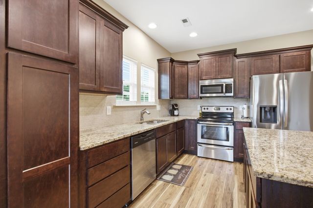 216 Woodsong Ln, Columbia, TN 38401
