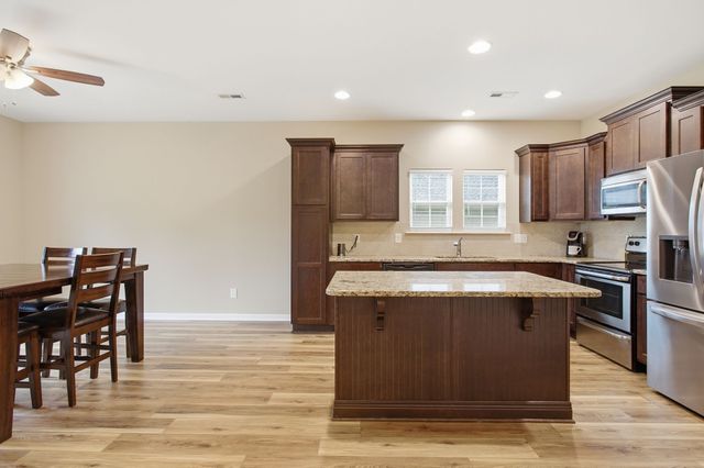 216 Woodsong Ln, Columbia, TN 38401