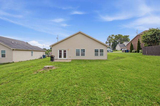 216 Woodsong Ln, Columbia, TN 38401
