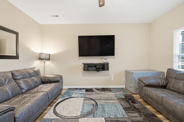 216 Woodsong Ln, Columbia, TN 38401