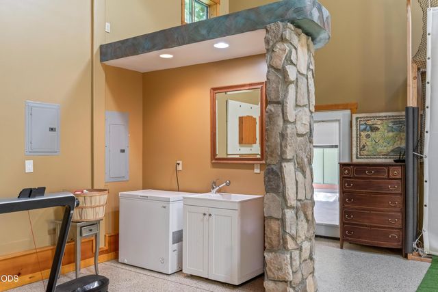 17283 Kingfisher Drive, Bend, OR 97707