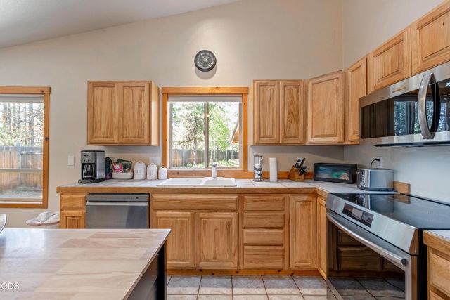 17283 Kingfisher Drive, Bend, OR 97707
