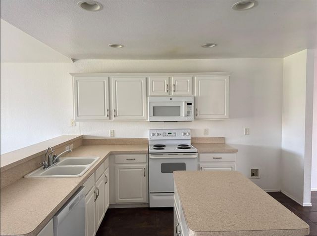 1557 Chivalry Lane, Little Elm, TX 75068