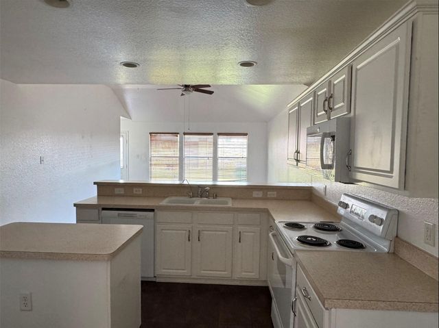 1557 Chivalry Lane, Little Elm, TX 75068