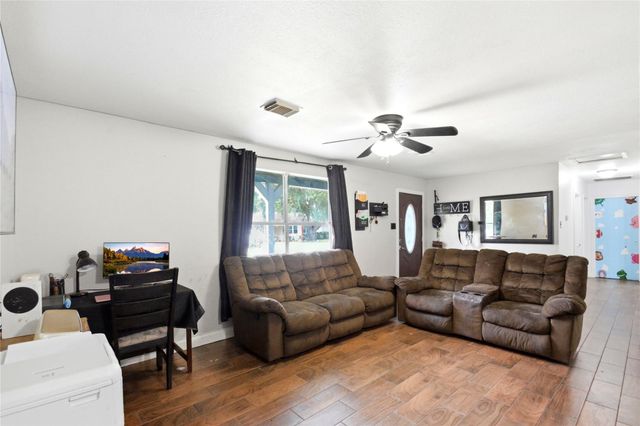 9326 Montgomery Lane, La Porte, TX 77571