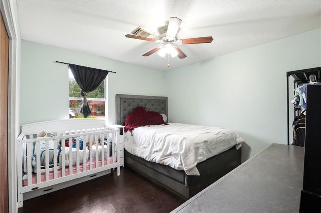 9326 Montgomery Lane, La Porte, TX 77571