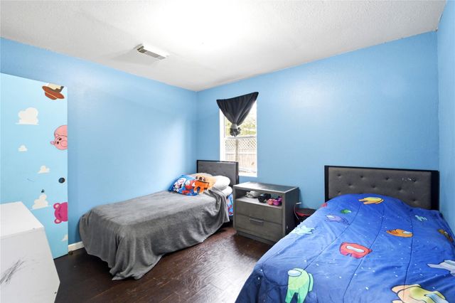 9326 Montgomery Lane, La Porte, TX 77571