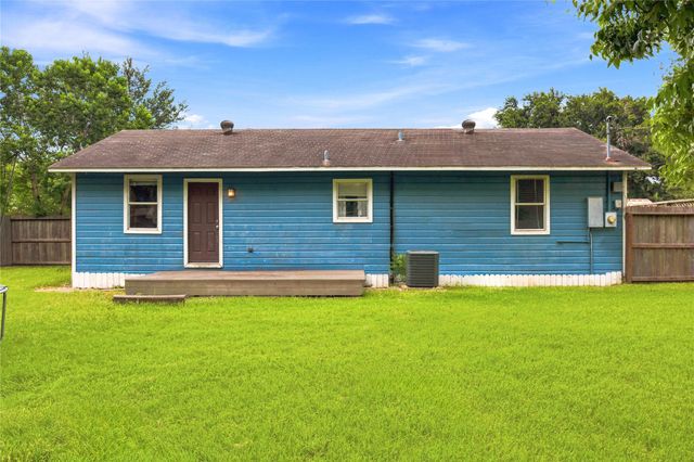9326 Montgomery Lane, La Porte, TX 77571