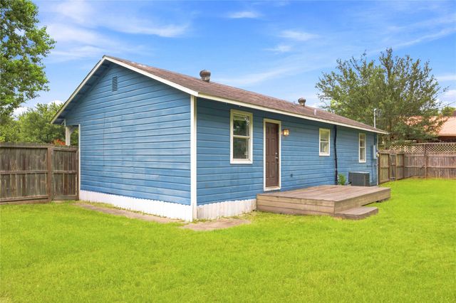 9326 Montgomery Lane, La Porte, TX 77571