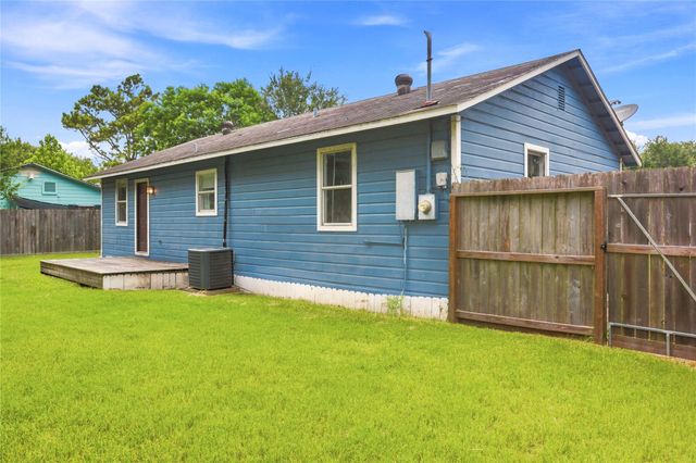 9326 Montgomery Lane, La Porte, TX 77571
