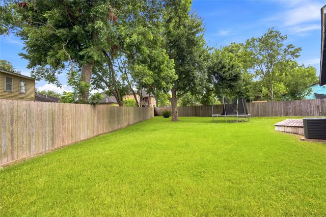 9326 Montgomery Lane, La Porte, TX 77571