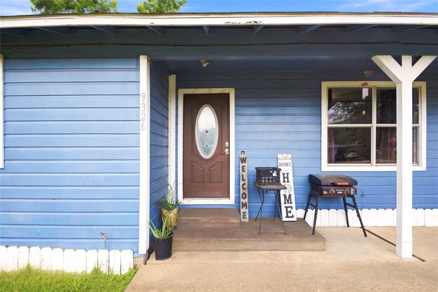 9326 Montgomery Lane, La Porte, TX 77571