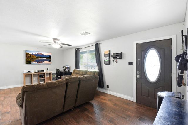 9326 Montgomery Lane, La Porte, TX 77571
