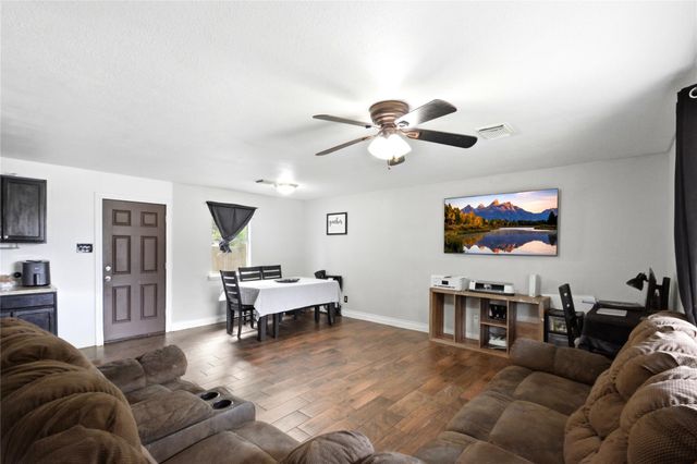 9326 Montgomery Lane, La Porte, TX 77571