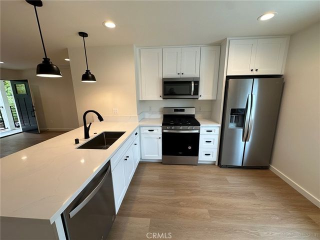 901 N Orchard Drive 201, Burbank, CA 91506