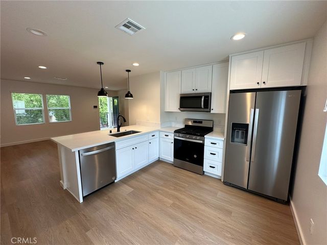 901 N Orchard Drive 201, Burbank, CA 91506