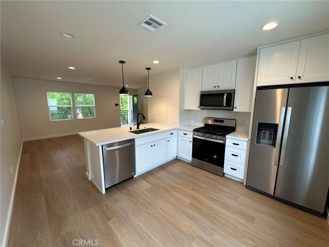 901 N Orchard Drive 201, Burbank, CA 91506