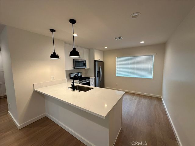 901 N Orchard Drive 201, Burbank, CA 91506