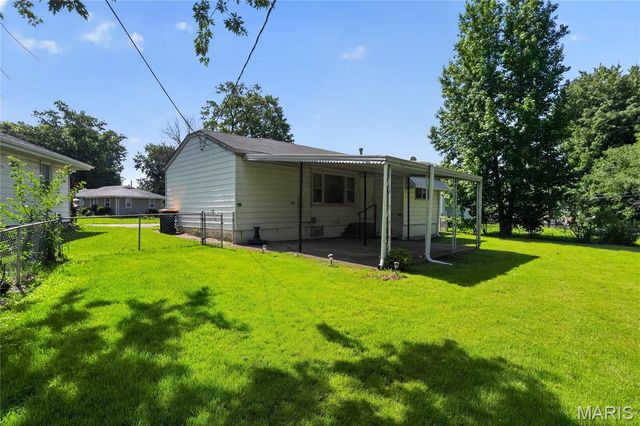 10151 Dwight Drive, St Louis, MO 63137