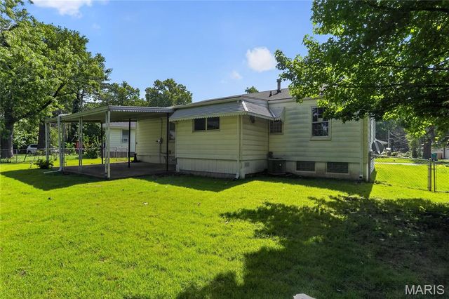 10151 Dwight Drive, St Louis, MO 63137