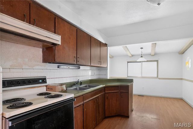 10151 Dwight Drive, St Louis, MO 63137