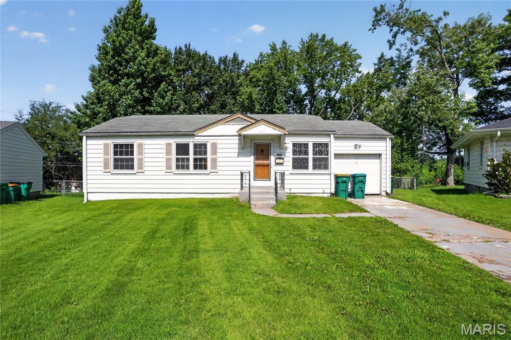 10151 Dwight Drive, St Louis, MO 63137