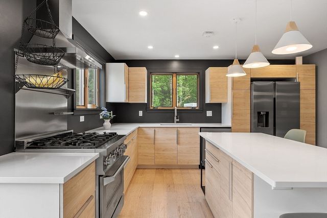 17 Hastings Rd, Ashburnham, MA 01430