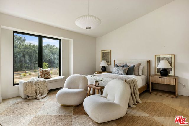 3033 Clarmeya Lane, Pasadena, CA 91107
