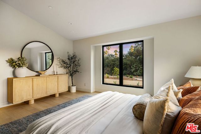 3033 Clarmeya Lane, Pasadena, CA 91107
