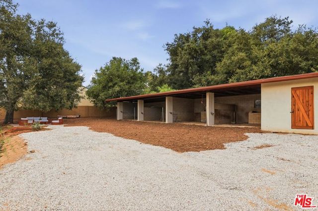3033 Clarmeya Lane, Pasadena, CA 91107