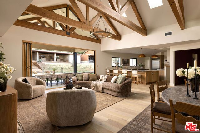 3033 Clarmeya Lane, Pasadena, CA 91107