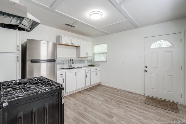 326 SUBLETT DR, San Antonio, TX 78223