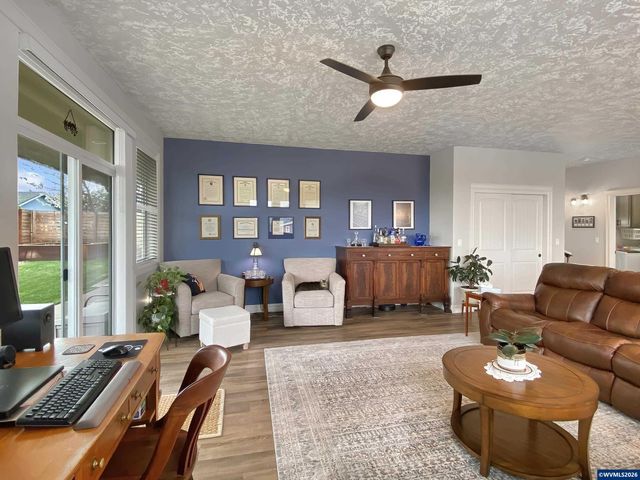 1786 Ammon St NW, Salem, OR 97304