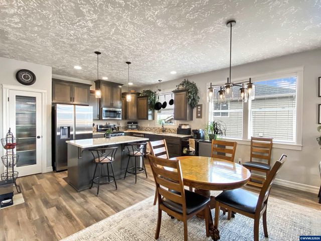 1786 Ammon St NW, Salem, OR 97304