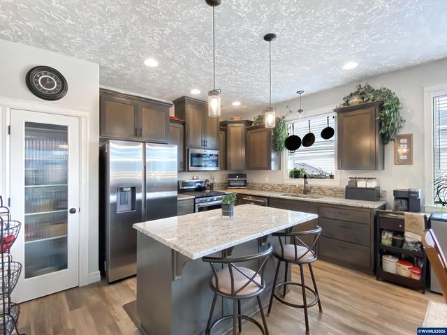 1786 Ammon St NW, Salem, OR 97304