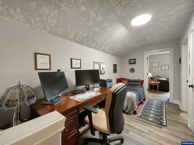 1786 Ammon St NW, Salem, OR 97304