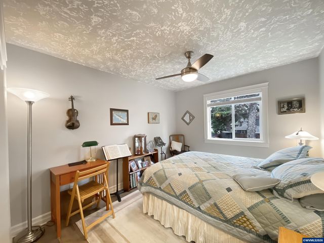 1786 Ammon St NW, Salem, OR 97304