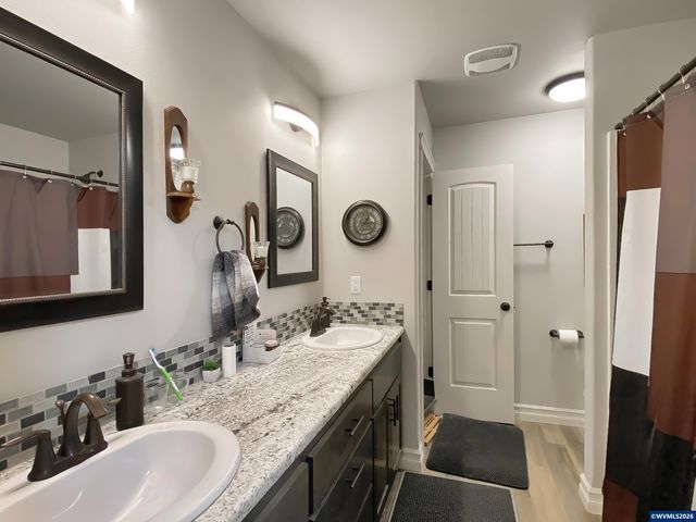 1786 Ammon St NW, Salem, OR 97304