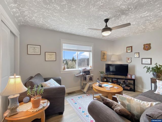 1786 Ammon St NW, Salem, OR 97304