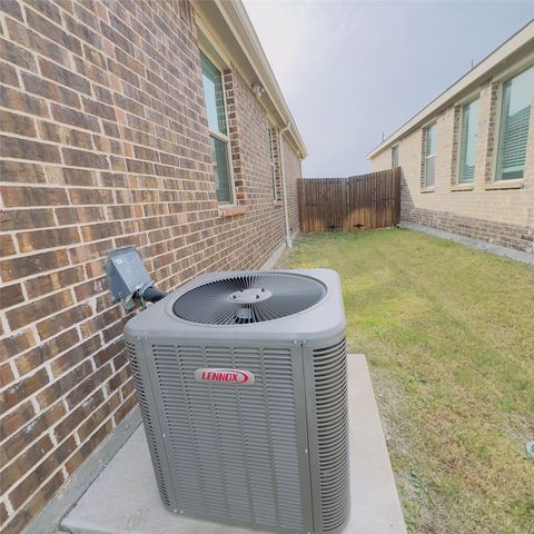 2513 Real Quiet Drive, Forney, TX 75126