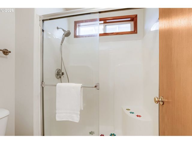 18226 Sw 133RD Ter, Tualatin, OR 97062