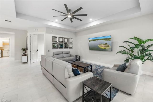 178 Indies DR E 201, Naples, FL 34114